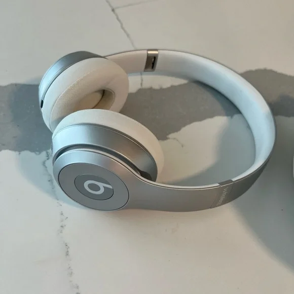 Beats by Dre - Solo Wireless Headphones, White/Silver